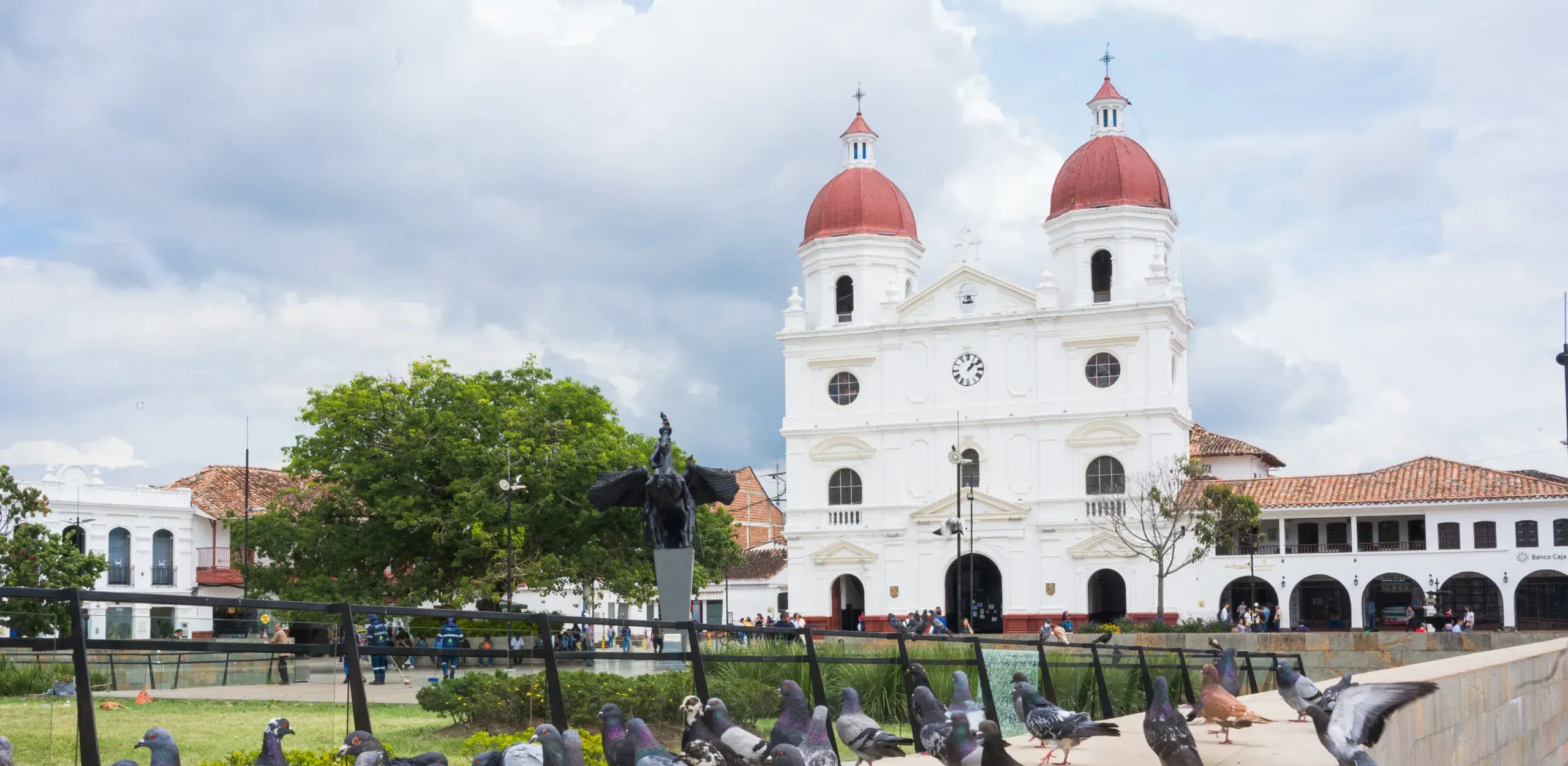 Rionegro's main plaza and the Cathedral of San Nicolás