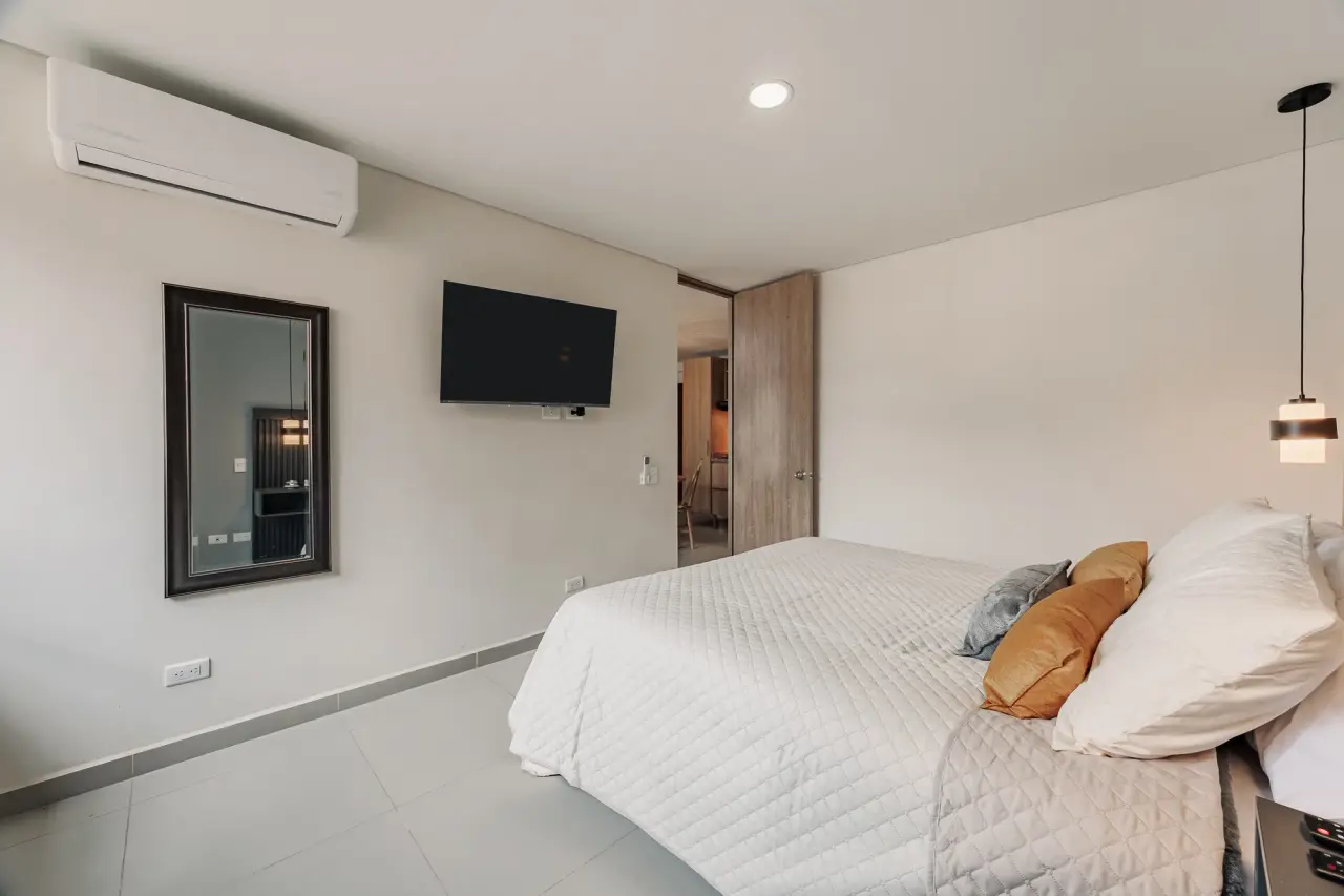 Bedroom with a wall-mounted TV and air conditioning at Casa Roble