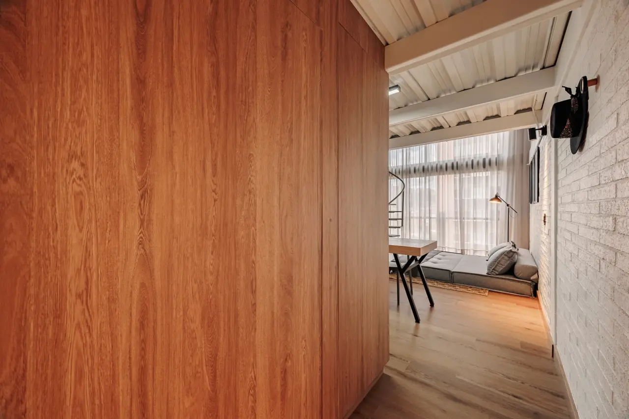 The oak-panelled wall that runs along the loft’s entrance