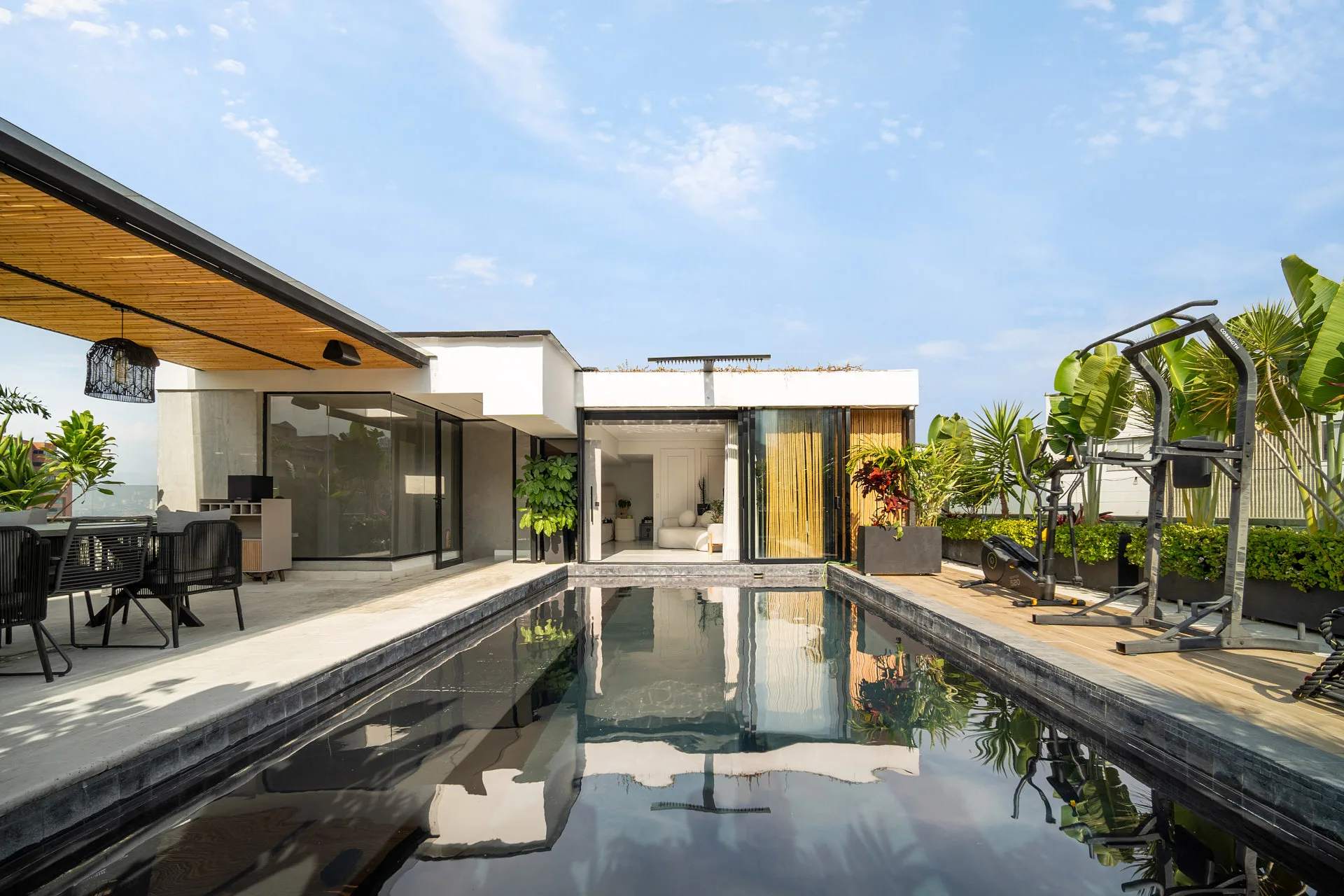 El Poblado Penthouse — Waterfall Pool & 3 Cinemas in El Poblado, Medellín