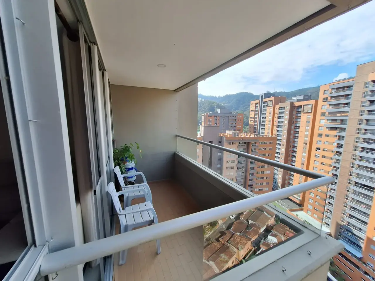 Private balcony with an open view over the Aburrá Valley and Sabaneta's skyline