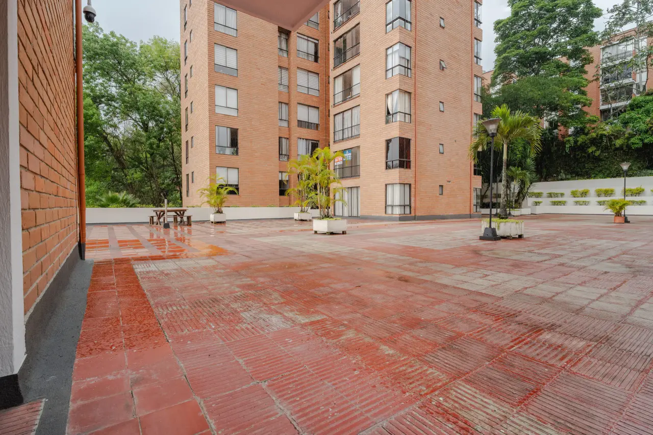 San Lucas Residence, El Poblado, Medellín (view 13)